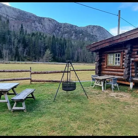 Semesterbostad Cozy Little Log Cabin, Dog Allowed, Sauna